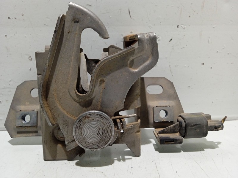 Recambio de cerradura capot para volvo v50 familiar referencia OEM IAM 30716530  