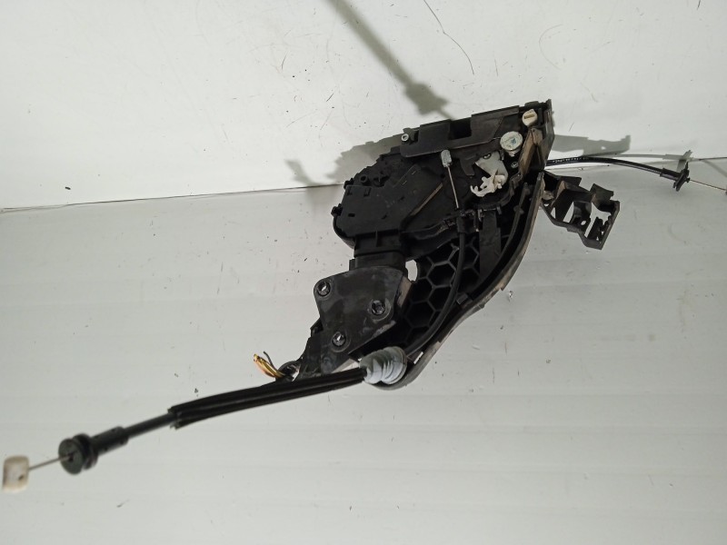 Recambio de cerradura puerta trasera derecha para volvo v50 familiar referencia OEM IAM 30699111  