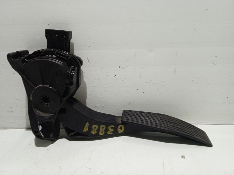 Recambio de pedal acelerador para opel insignia berlina cosmo referencia OEM IAM 13237352  