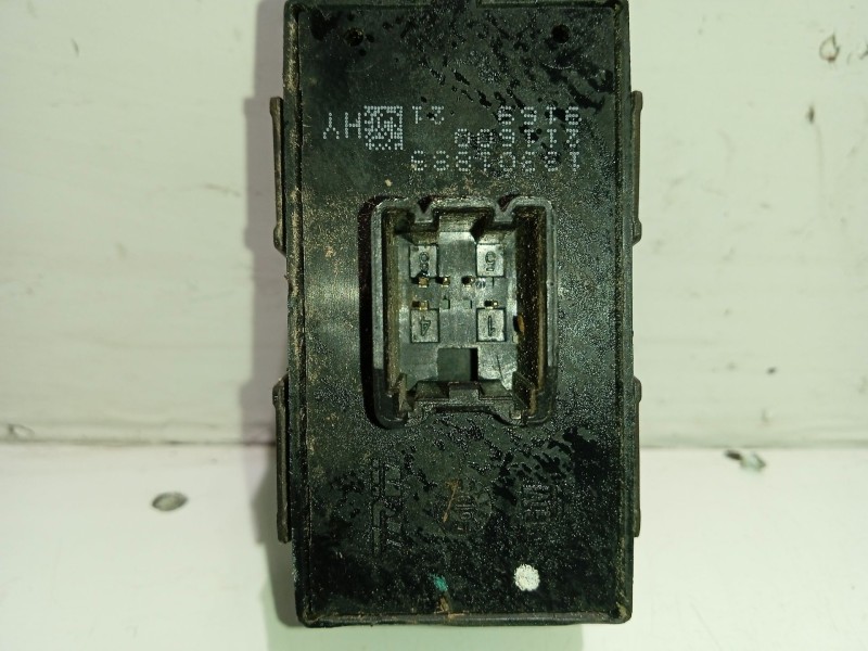 Recambio de mando elevalunas trasero derecho para opel insignia berlina cosmo referencia OEM IAM 13222231  