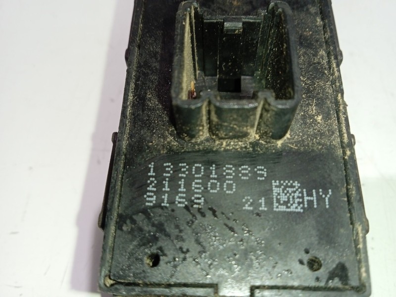 Recambio de mando elevalunas trasero derecho para opel insignia berlina cosmo referencia OEM IAM 13222231  