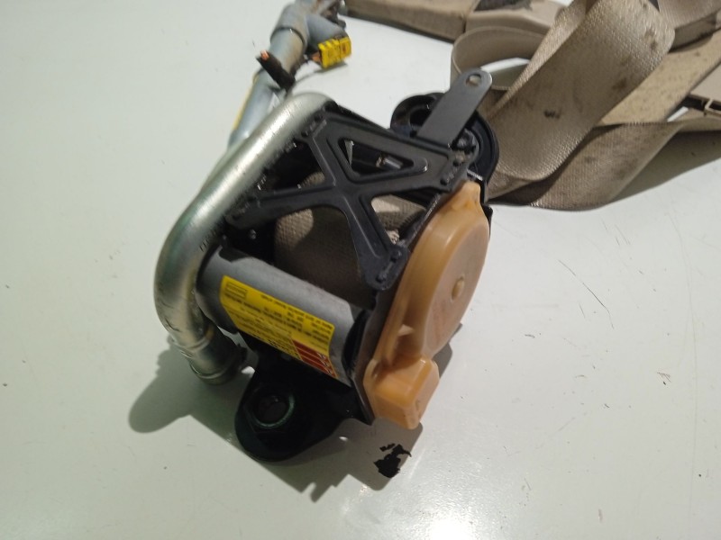 Recambio de cinturon seguridad delantero derecho para opel insignia berlina cosmo referencia OEM IAM 3063932AA  