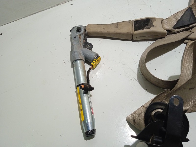 Recambio de cinturon seguridad delantero derecho para opel insignia berlina cosmo referencia OEM IAM 3063932AA  