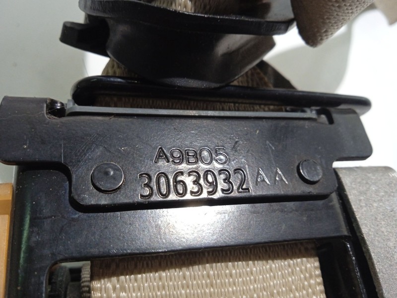 Recambio de cinturon seguridad delantero derecho para opel insignia berlina cosmo referencia OEM IAM 3063932AA  