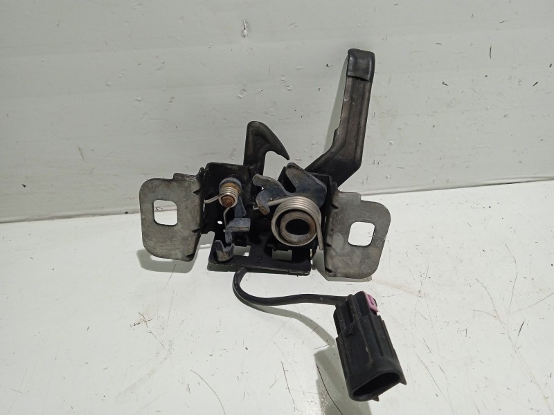 Recambio de cerradura capot para opel insignia berlina cosmo referencia OEM IAM 13313236  