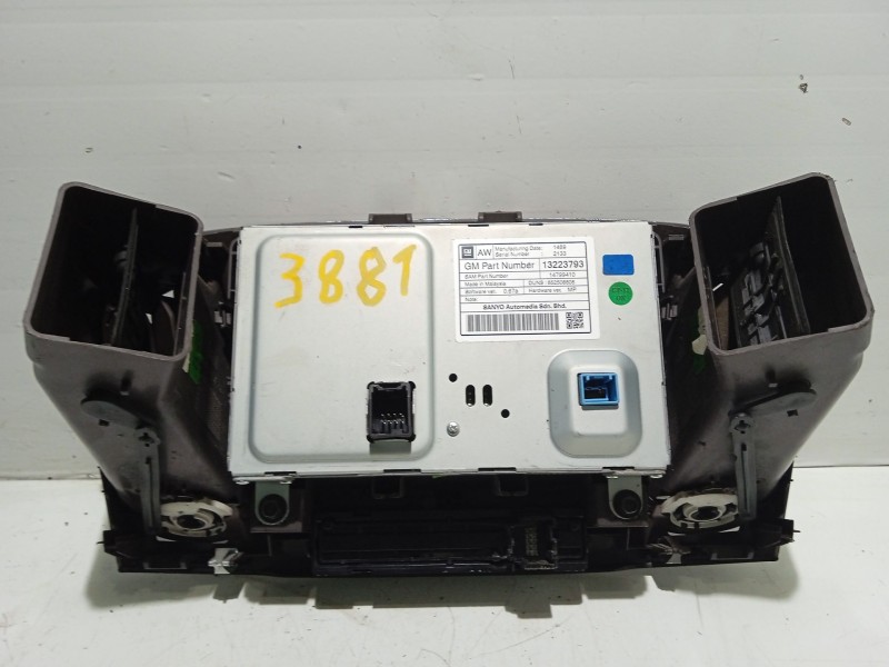 Recambio de pantalla multifuncion para opel insignia berlina cosmo referencia OEM IAM 13223793  