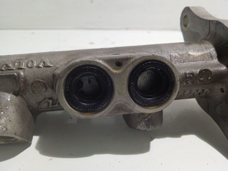 Recambio de bomba freno para volvo s60 i (384) d5 referencia OEM IAM 8646009  