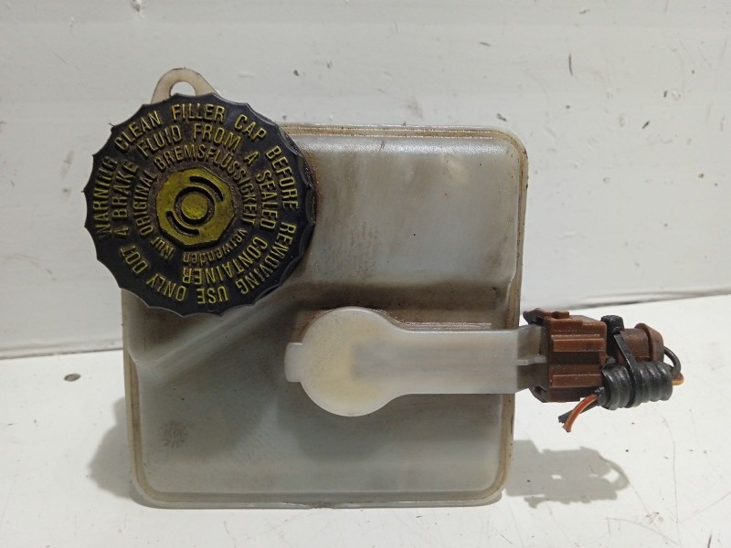 Recambio de deposito freno para volvo s60 i (384) d5 referencia OEM IAM 8646006  