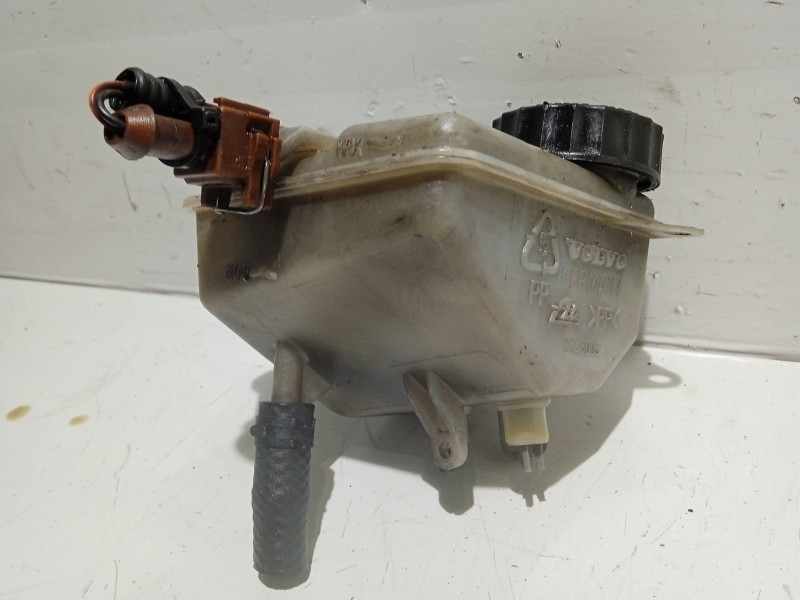Recambio de deposito freno para volvo s60 i (384) d5 referencia OEM IAM 8646006  