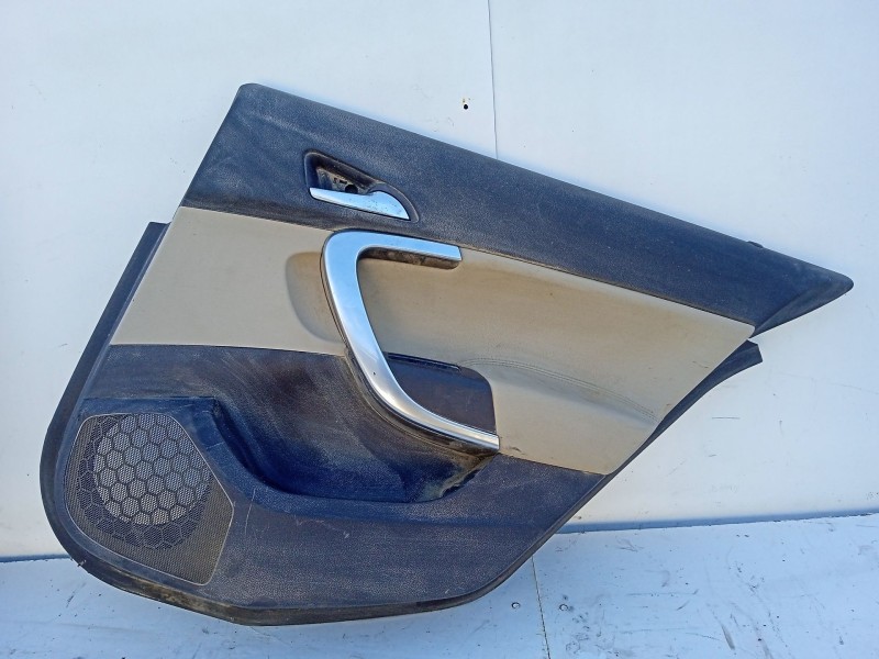 Recambio de guarnecido puerta trasera derecha para opel insignia berlina cosmo referencia OEM IAM 13327700  