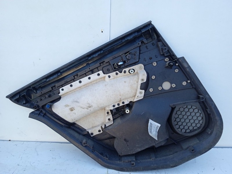 Recambio de guarnecido puerta trasera derecha para opel insignia berlina cosmo referencia OEM IAM 13327700  