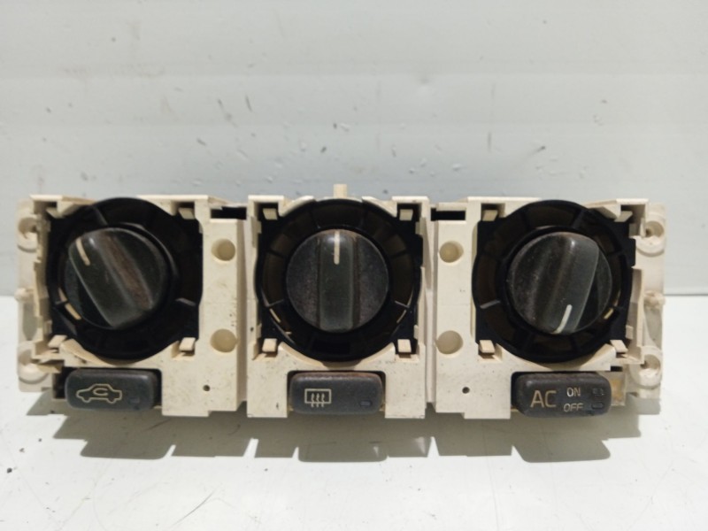 Recambio de mando climatizador para volvo v40 familiar 1.9 diesel referencia OEM IAM 99W11K  