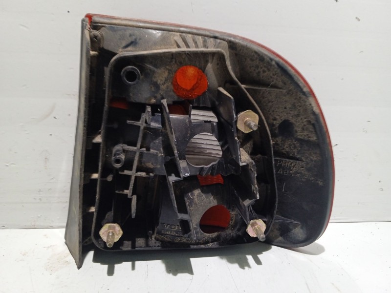 Recambio de piloto trasero izquierdo para volvo v40 familiar 1.9 diesel referencia OEM IAM 30863903  