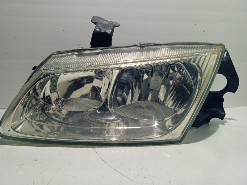 Recambio de faro izquierdo para nissan almera ii hatchback (n16) 2.2 di referencia OEM IAM 26060BN025  