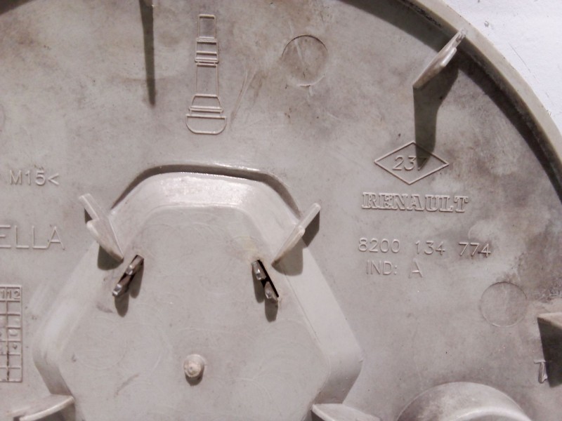 Recambio de tapacubos para renault megane scenic ii referencia OEM IAM 8200134774  