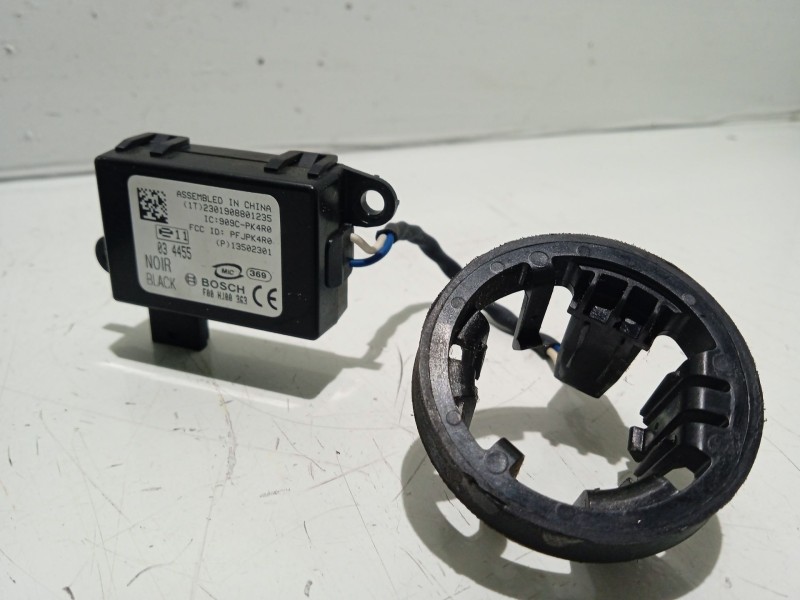 Recambio de antena para opel insignia berlina cosmo referencia OEM IAM 13502301  