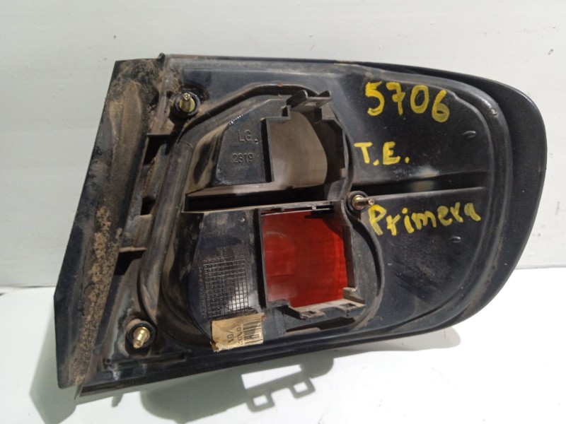 Recambio de piloto trasero izquierdo para nissan primera (p11) 2.0 16v referencia OEM IAM 265552F025  