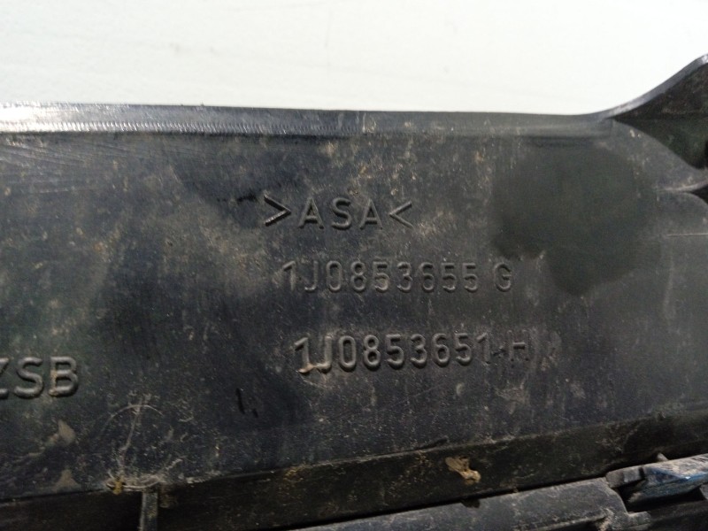 Recambio de rejilla delantera para volkswagen golf iv (1j1) 1.9 tdi referencia OEM IAM 1J0853655G  