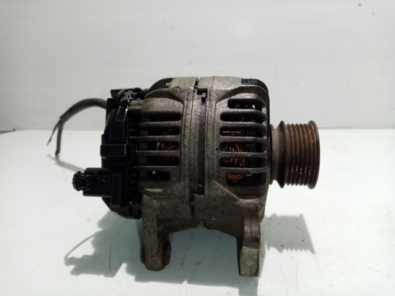 Recambio de alternador para volkswagen golf iv variant (1j5) 2.0 referencia OEM IAM 028903028D  