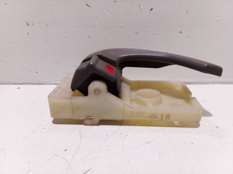 Recambio de maneta interior delantera derecha para hyundai tucson (jm) 2.0 referencia OEM IAM 2600071000  