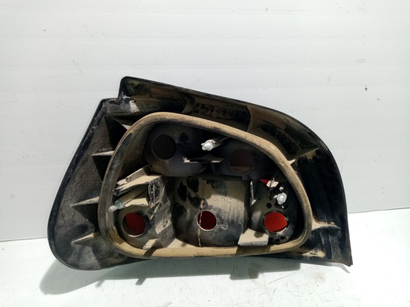 Recambio de piloto trasero derecho para renault megane i fase 2 berlina (ba0) referencia OEM IAM 7701040646  