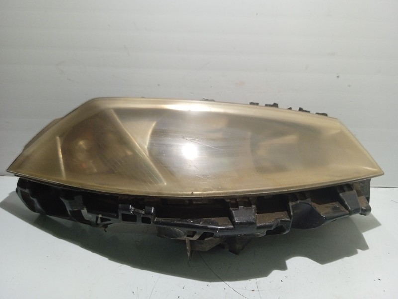Recambio de faro derecho para renault megane ii familiar 1.9 dci diesel referencia OEM IAM 8200073221J  
