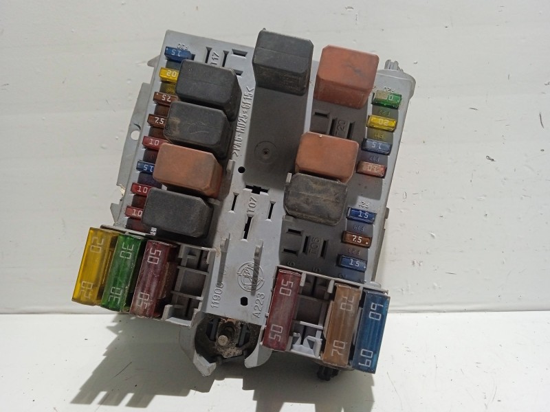 Recambio de caja reles / fusibles para fiat stilo (192) 1.9 jtd cat referencia OEM IAM 46796538  