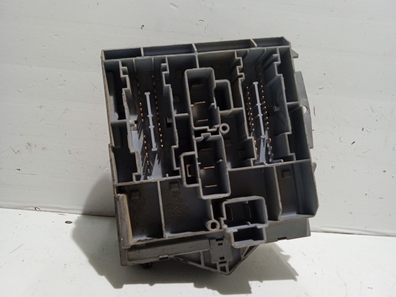 Recambio de caja reles / fusibles para fiat stilo (192) 1.9 jtd cat referencia OEM IAM 46796538  