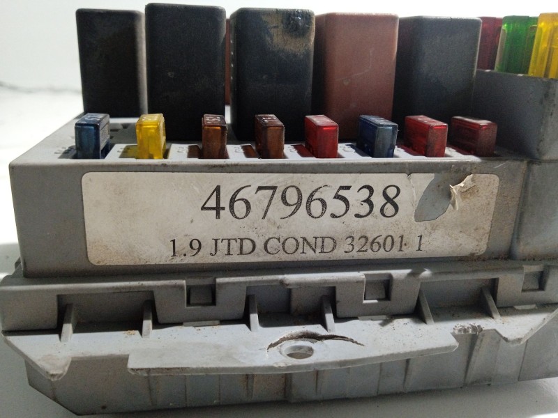 Recambio de caja reles / fusibles para fiat stilo (192) 1.9 jtd cat referencia OEM IAM 46796538  