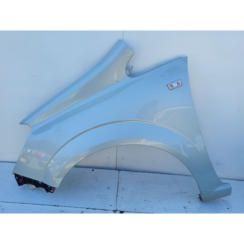 Recambio de aleta delantera izquierda para opel zafira b 1.9 cdti referencia OEM IAM 93184411  