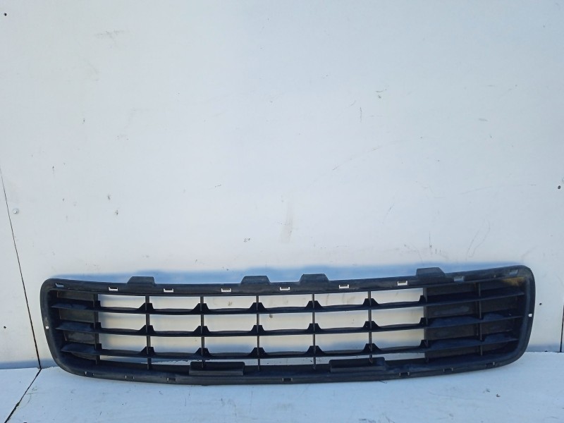 Recambio de rejilla delantera para fiat punto berlina (188) 1.2 cat referencia OEM IAM 735366075  