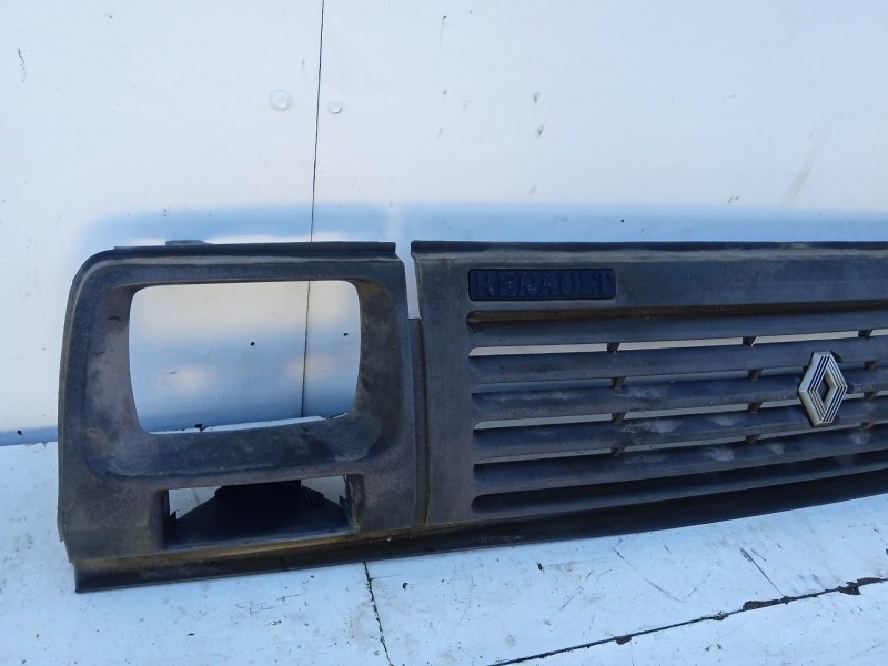 Recambio de rejilla delantera para renault rapid/express (f40) referencia OEM IAM 7700760900  