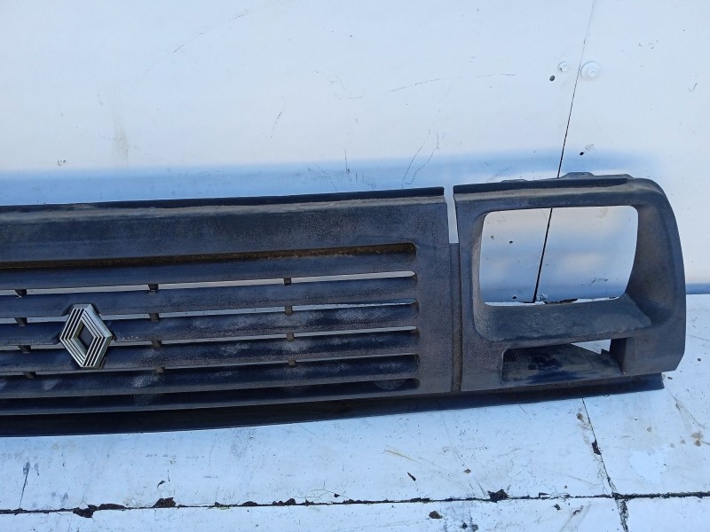 Recambio de rejilla delantera para renault rapid/express (f40) referencia OEM IAM 7700760900  