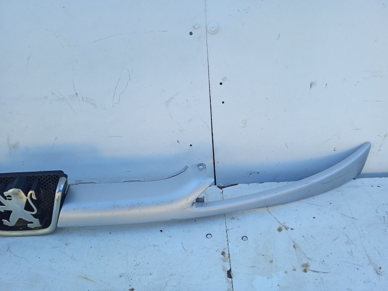 Recambio de rejilla delantera para peugeot 206 berlina xs referencia OEM IAM 9628691277  