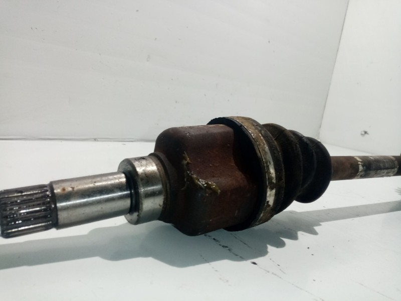 Recambio de transmision delantera izquierda para peugeot 206 berlina 1.4 hdi referencia OEM IAM 3272CQ 32727E 