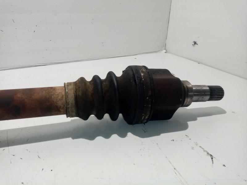 Recambio de transmision delantera izquierda para peugeot 206 berlina 1.4 hdi referencia OEM IAM 3272CQ 32727E 