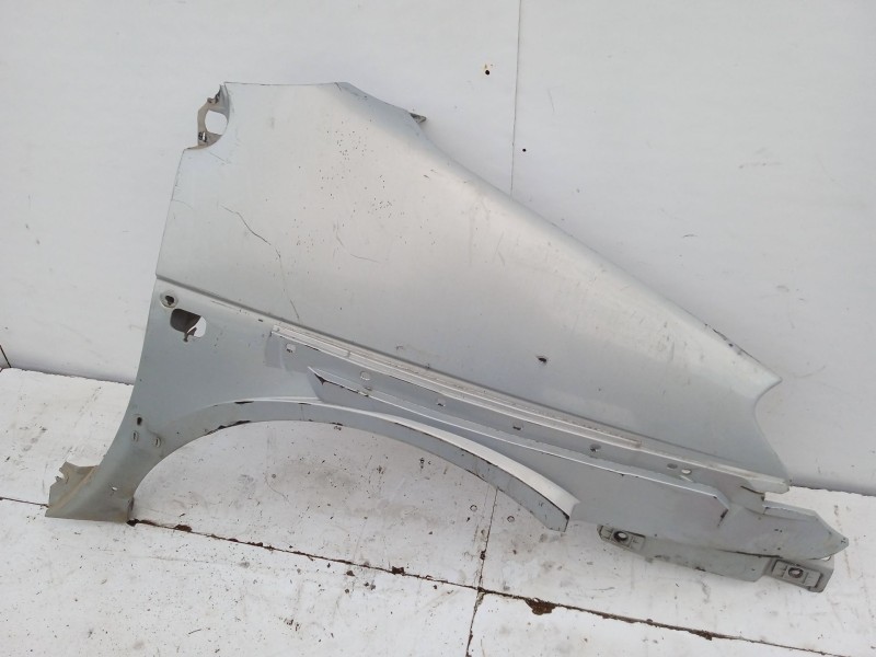 Recambio de aleta delantera derecha para renault scenic 1.9 dci diesel cat referencia OEM IAM 7751474883  