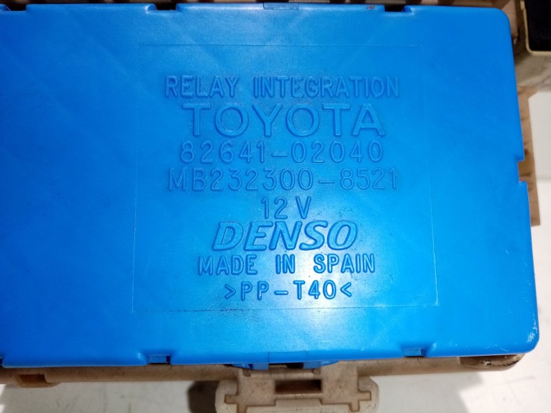Recambio de caja reles / fusibles para toyota corolla (_e12_) 2.0 d-4d (cde120r_, cde120l_) referencia OEM IAM 8264102040  