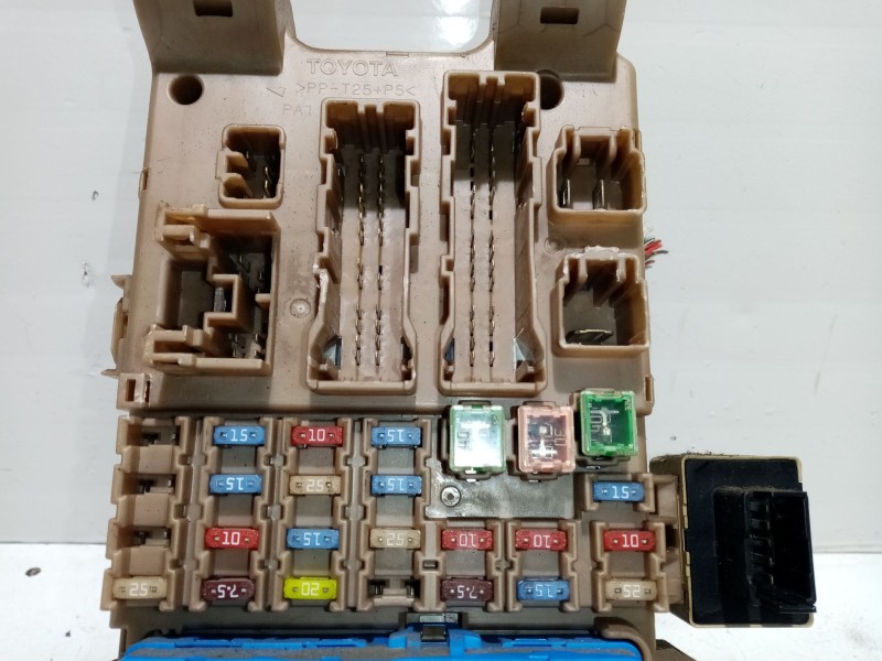 Recambio de caja reles / fusibles para toyota corolla (_e12_) 2.0 d-4d (cde120r_, cde120l_) referencia OEM IAM 8264102040  