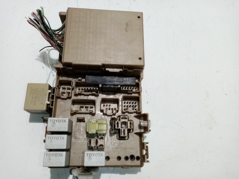 Recambio de caja reles / fusibles para toyota corolla (_e12_) 2.0 d-4d (cde120r_, cde120l_) referencia OEM IAM 8264102040  