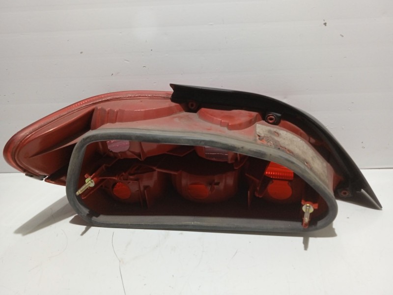 Recambio de piloto trasero derecho para peugeot 407 (6d_) 1.8 (6d6fzb) referencia OEM IAM 6351L5  