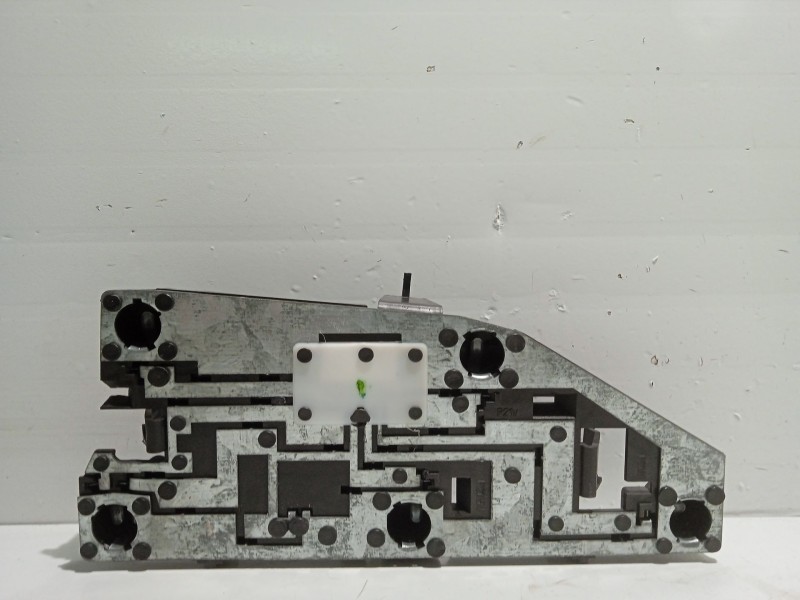 Recambio de portalamparas para peugeot 407 (6d_) 1.8 (6d6fzb) referencia OEM IAM   