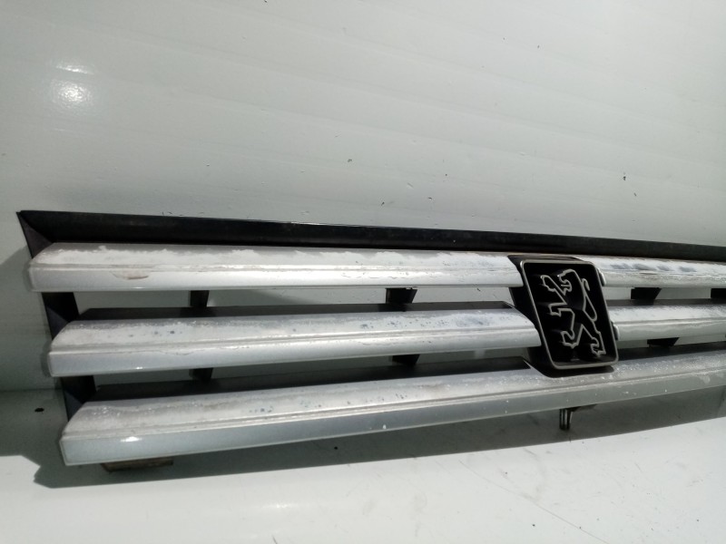 Recambio de rejilla delantera para peugeot 309 ii (3c, 3a) 1.4 referencia OEM IAM 9602130977  