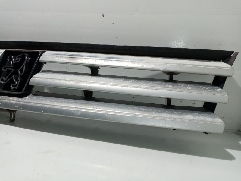 Recambio de rejilla delantera para peugeot 309 ii (3c, 3a) 1.4 referencia OEM IAM 9602130977  