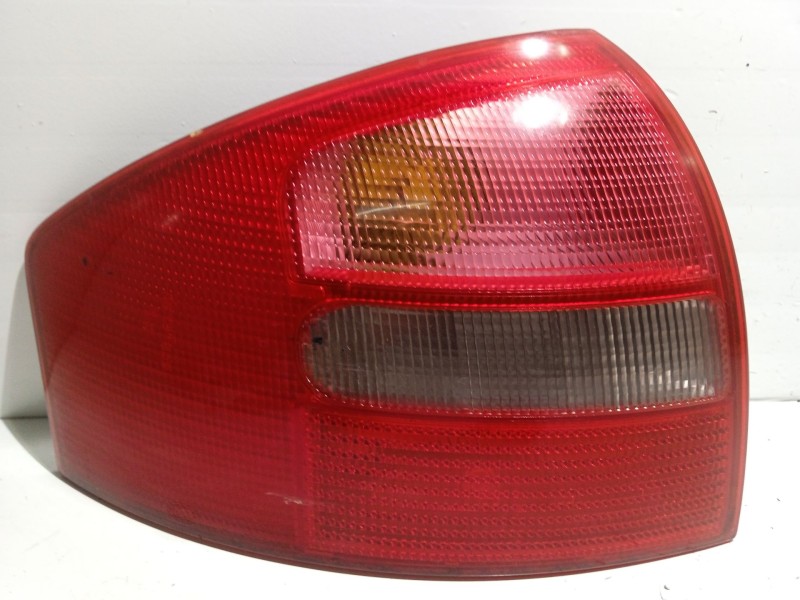 Recambio de piloto trasero izquierdo para audi a6 berlina (4b2) 1.8 t referencia OEM IAM 4B5945095  