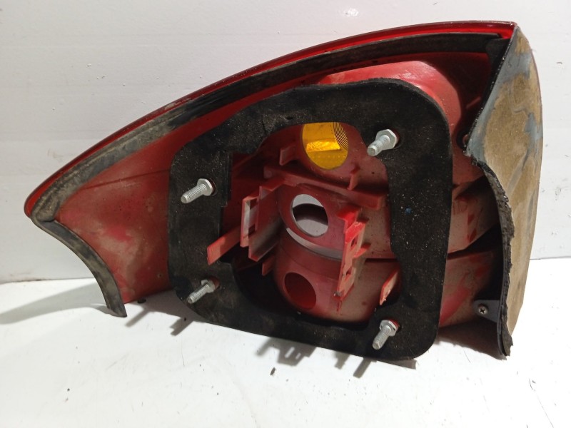 Recambio de piloto trasero derecho para audi a6 berlina (4b2) 1.8 t referencia OEM IAM 4B5945096  