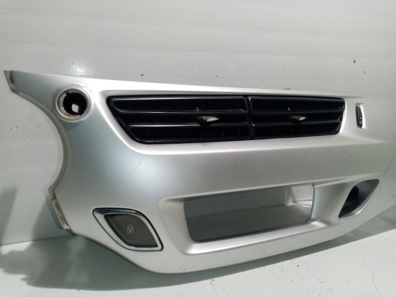 Recambio de moldura para citroën c3 sx referencia OEM IAM 9685748677  