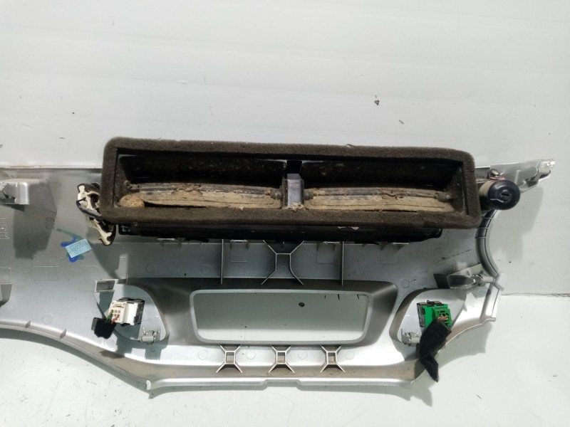 Recambio de moldura para citroën c3 sx referencia OEM IAM 9685748677  
