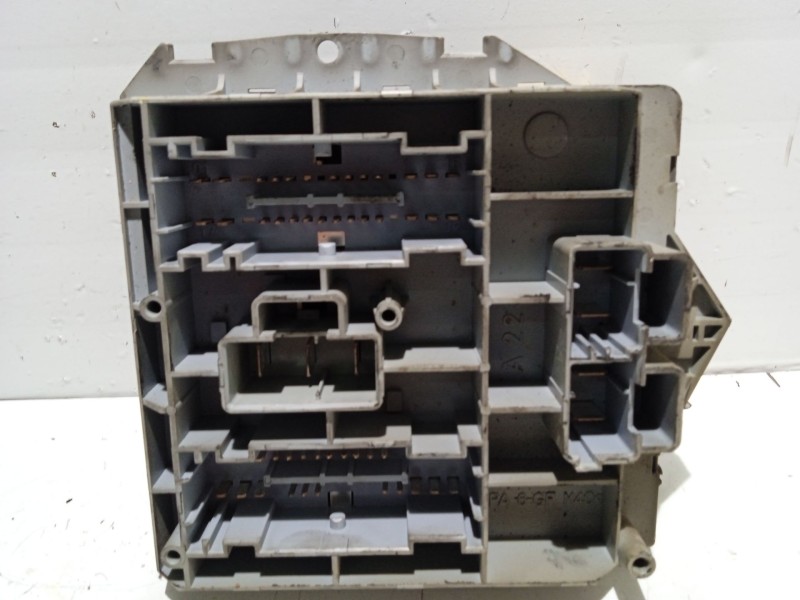 Recambio de caja reles / fusibles para fiat punto berlina referencia OEM IAM 46763650 A653 