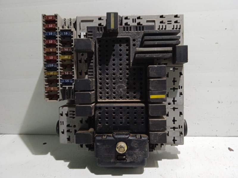 Recambio de caja reles / fusibles para volvo xc90 d5 referencia OEM IAM 8622520  
